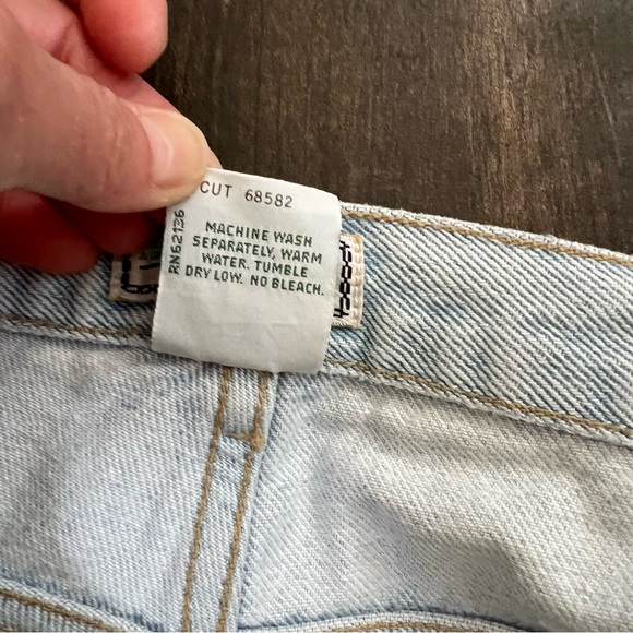 Vintage 80s / 90s Guess Relaxed Leg High Rise Mom Jeans Light Wash - Picture 11 of 14